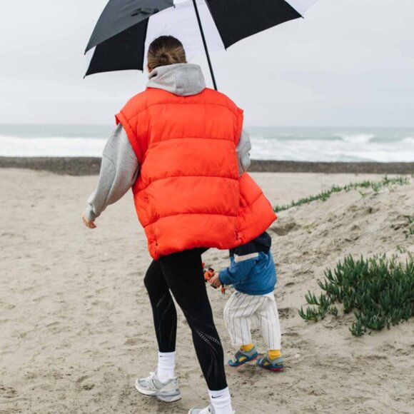 Free movement In A Bubble Puffer Vest - Picture 10 of 11